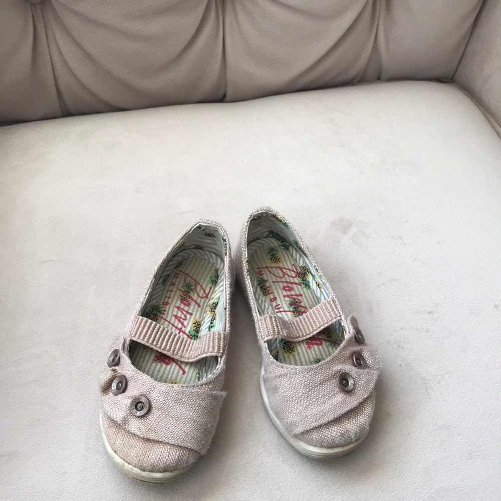 Girls shoes
